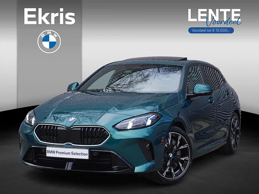 BMW 120 M Sports package Pro | Stuurwielrand verwarmd | BMW Iconic Glow nierengrille | Harman-Kardon sound system | Glazen panorama roof | Driving Assistant | Lentevoordeel 1 Serie