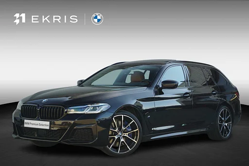 BMW 540 5 Serie Touring 540i xDrive M Sports package 20'' / panorama roof / Active Steering / Head-Up Display / Laserlight / Driving Assistant Professional