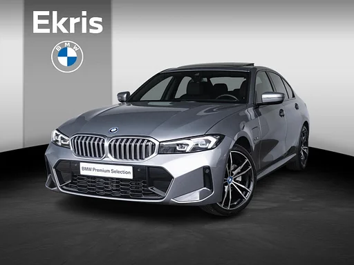 BMW 330 3 Serie Sedan 330e | M Sports package | Achteruitrijcamera | Schuif-/kanteldak | sedili sportivi | Parking Assistant