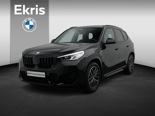 BMW X1 xDrive25e M Sports package | Travel Pack | Stuurwielrand Verwarmd | Achteruitrijcamera | panorama roof | Harman Kardon | 18''