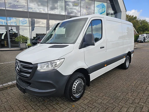 Mercedes-Benz Sprinter 517 CDI L2-H1 Handgeschakeld * Camera * Trekhaak 3,5t *