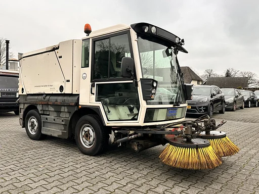 Schmidt SWINGO 200 Compact Sweeper