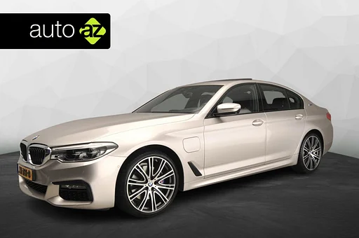 BMW 530 5 Serie Sedan 530e M-Sportpakket / teto solar / Comfort stoelen / Head-up / Park assist / Alu wielen 20 inch