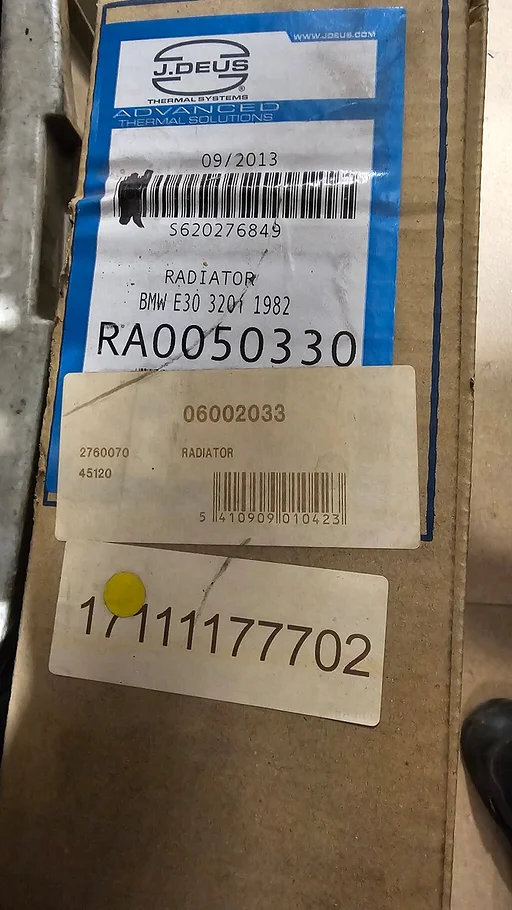 Radiateur 450x375x25 MM schakel BMW 3 serie E30 6 cyl 17111177702 1177702 17111176895 06002033