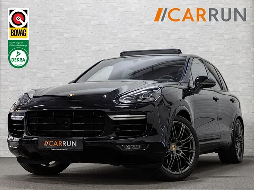 Porsche Cayenne 4.8 V8 Turbo 520pk | Dealer oh | ACC | PASM sospensioni pneumatiche |Sport Chrono | Pano | Bose | Alcantara Hemel | 2 x Memory | macchina fotografica | 21"| sedili riscaldati + Bankverwarming | Leder Pack | TH 3500 kg | Rijklaar Incl service