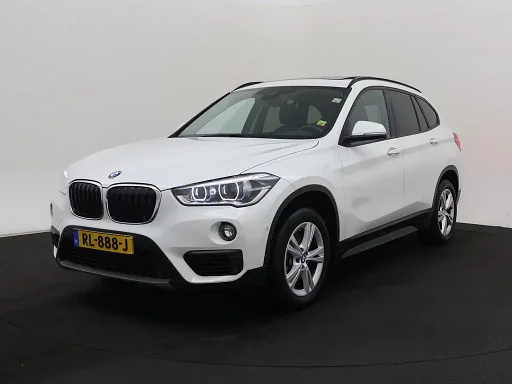 BMW X1 sDrive20i Aut. High Executive | LED | Pano | Navi | Winterpakket | Leder | HUD |