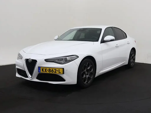 Alfa Romeo Giulia 2.2 Aut. Eco Business Super | Leather | Cruise | fényképezőgép | PDC |
