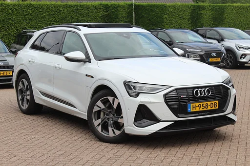 Audi e-tron e-tron 50 quattro Launch ed. 71 kWh 3x S-line / Tetto Pano / 20'' / sospensioni pneumatiche / Dodehoek / ACC / navigatie / sedili riscaldati