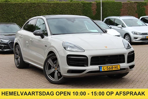 Porsche Cayenne Coupé 3.0 E-Hybrid / panorama roof / 360Camera / Achterasbesturing / Carbon intr. / 22'' / Sportdesign+Chrono / Bose / Adaptieve Stoelen / air suspension / Dodehoek / DAB / ACC