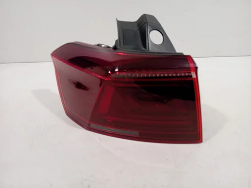 Achterlicht links buiten Volkswagen Passat