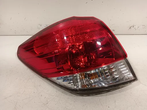 Achterlicht links buiten Subaru Legacy