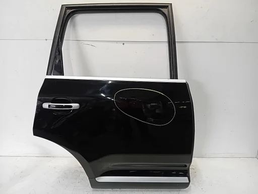 Portier rechts achter Porsche Cayenne