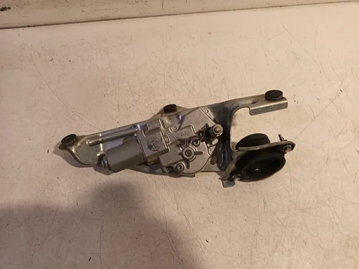 Ruitenwissermotor achter Mazda 3