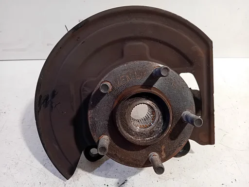 Wielnaaf links voor Nissan Pulsar