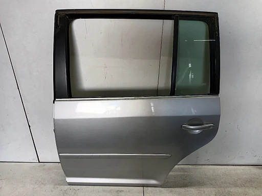 Portier links achter Volkswagen Touran