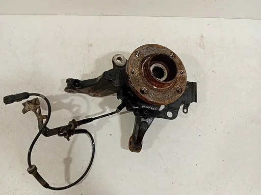 Wielnaaf rechts voor Renault Clio