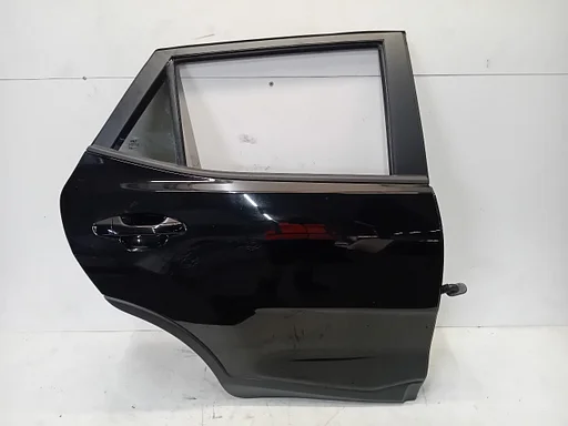 Portier rechts achter Kia Stonic