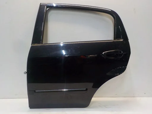 Portier links achter Fiat Punto