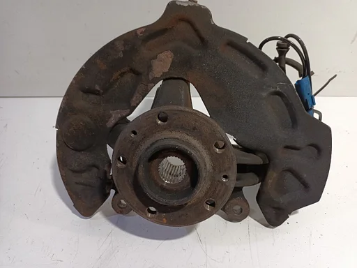 Wielnaaf rechts voor Mazda 2