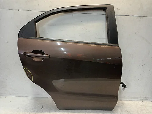 Portier rechts achter Kia Rio