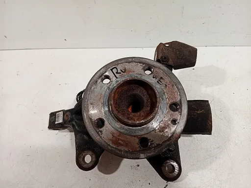 Wielnaaf rechts voor Mercedes-Benz Vito