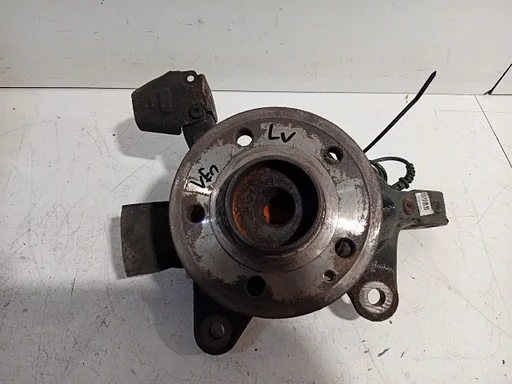 Wielnaaf links voor Mercedes-Benz Vito