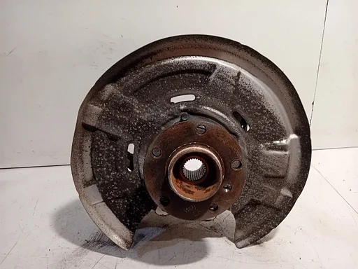 Wielnaaf links achter BMW 5 serie