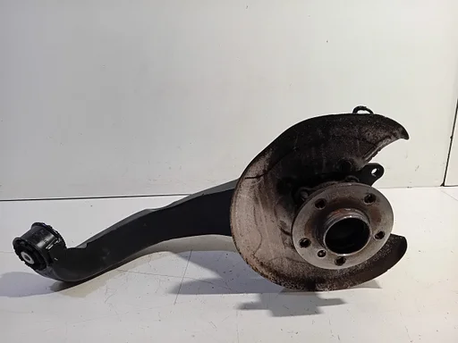 Wielnaaf links achter BMW 1 serie