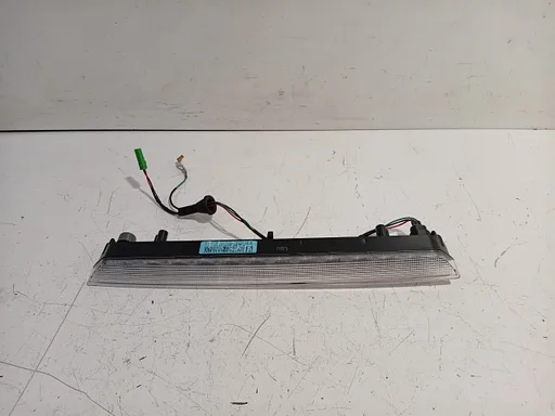 Derde remlicht Lynk & Co 01