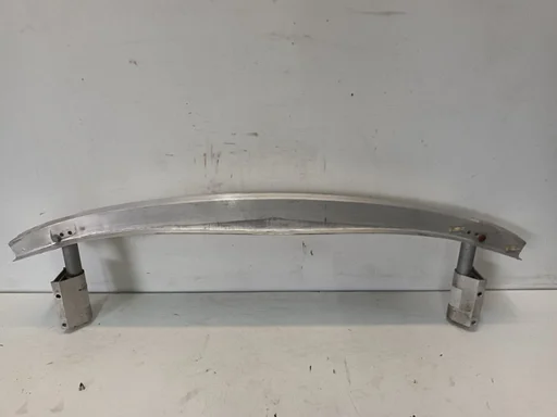 Bumperbalk achter Audi RS 6