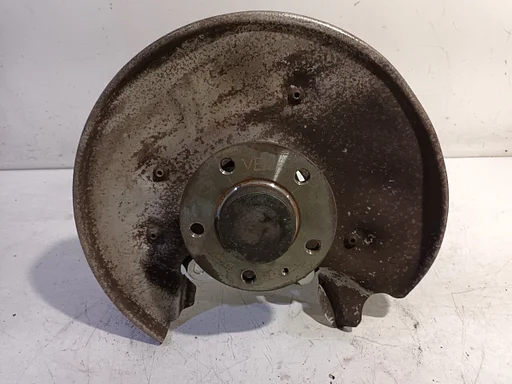 Wielnaaf links achter Audi Q5