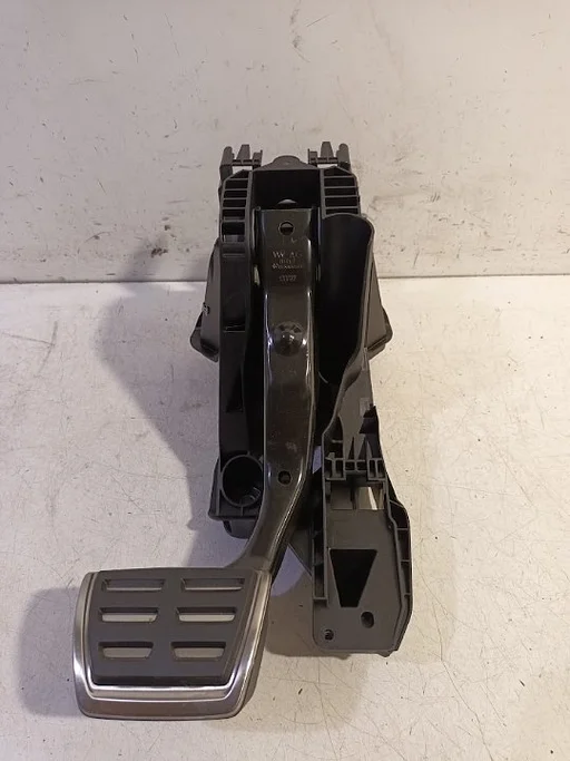 Rempedaal Skoda Superb