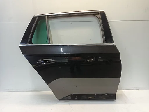 Portier rechts achter Skoda Superb