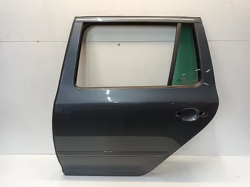 Portier links achter Skoda Octavia