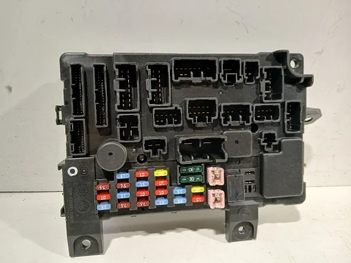 Zekeringkast Mitsubishi Outlander