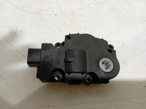 Kachelstelmotor BMW i3