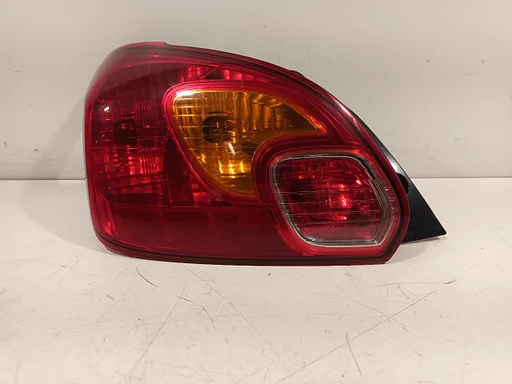 Achterlicht links buiten Mitsubishi Space Star