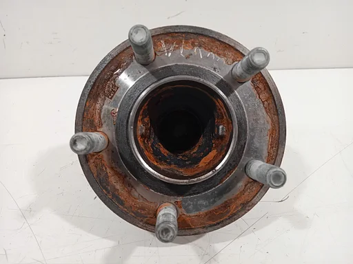 Wielnaaf rechts achter Ford Kuga