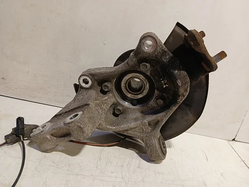 Wielnaaf links voor Lexus CT