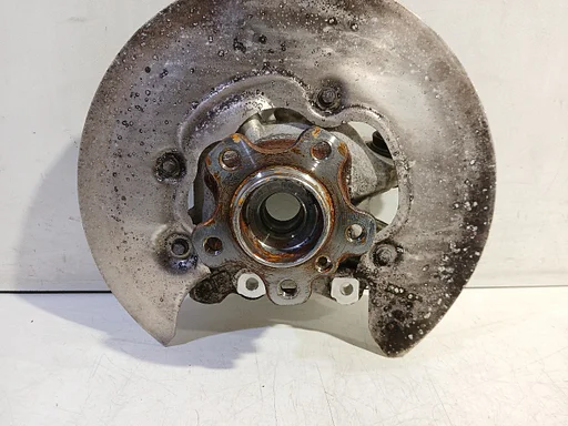 Wielnaaf links achter BMW 3 serie