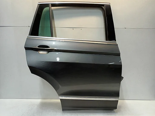 Portier rechts achter Volkswagen Tiguan