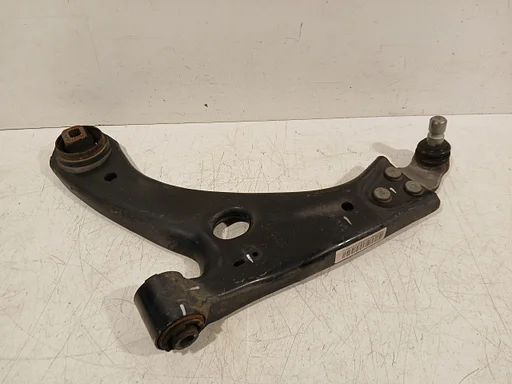 Draagarm links voor Lynk & Co 01