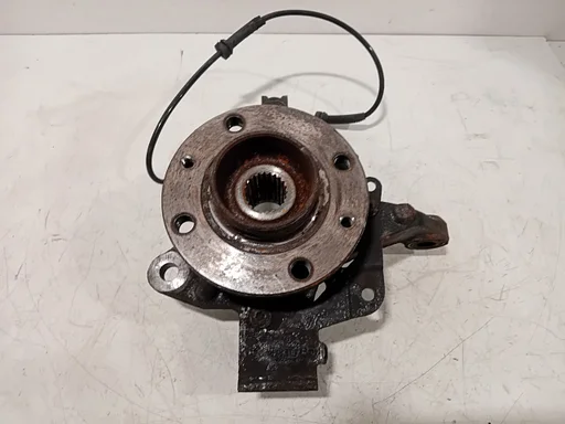 Wielnaaf links voor Renault Clio