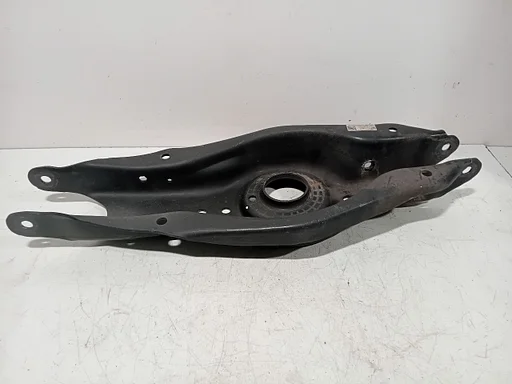 Draagarm links achter Mercedes-Benz EQ-Klasse