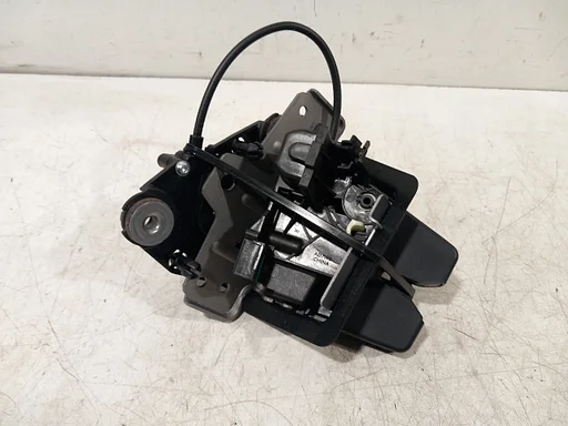 Slot mechaniek kofferdeksel achterklep elektrisch Lynk & Co 01