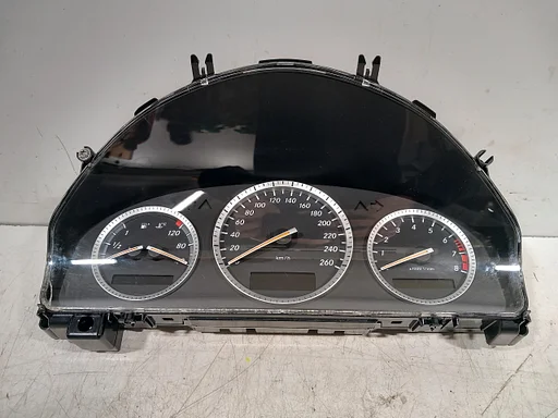 Cockpit Mercedes-Benz C-Klasse