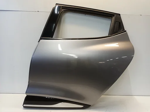 Portier links achter Renault Clio