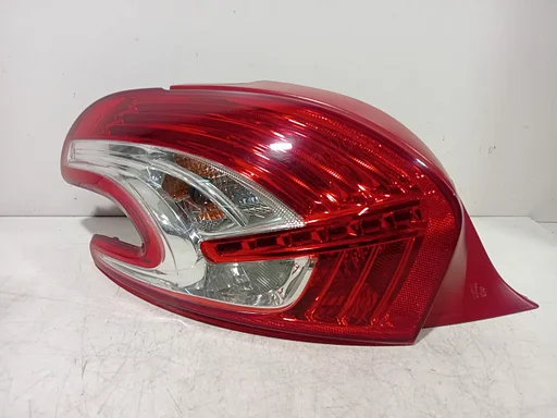 Achterlicht links buiten Peugeot 208