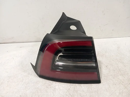 Achterlicht links buiten Tesla Model 3