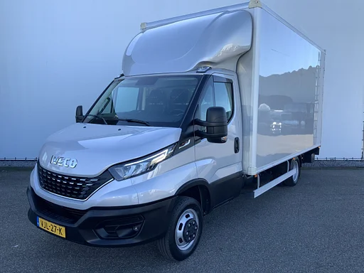 Iveco Daily 35C18H 3.0 410 Automaat Meubelbak&Klep Airco Cruise Navi zijdeur 3 Zits Trekhaak 3500 kg Bakmaat L445/B.210/H.225 .CM Euro 6